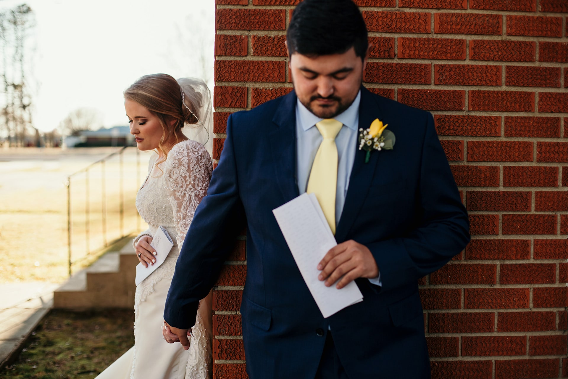 couple-saying-prayer-before-ceremony-with-no-wedding-first-look