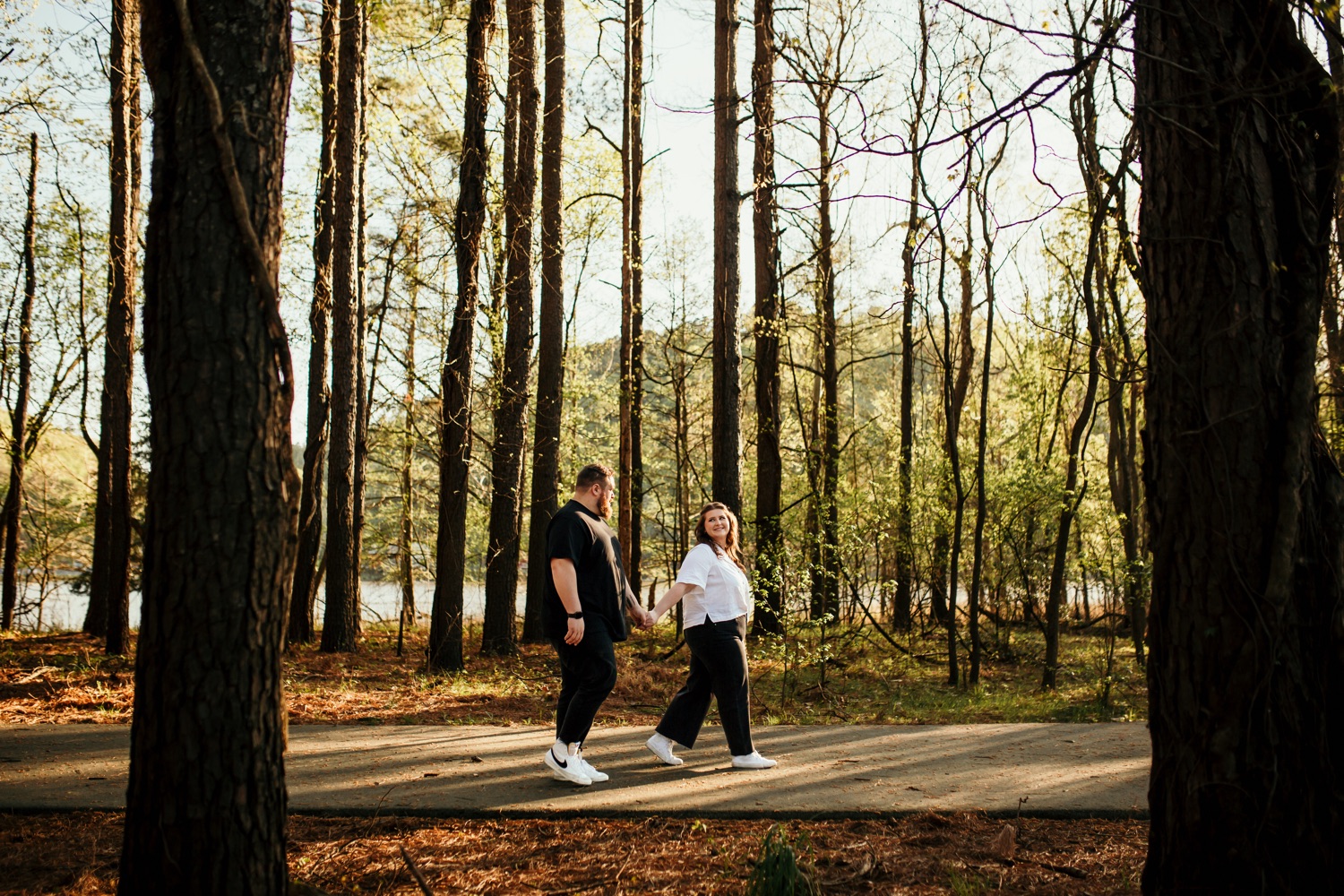 couple-walking-through-trail-two-rivers-par,