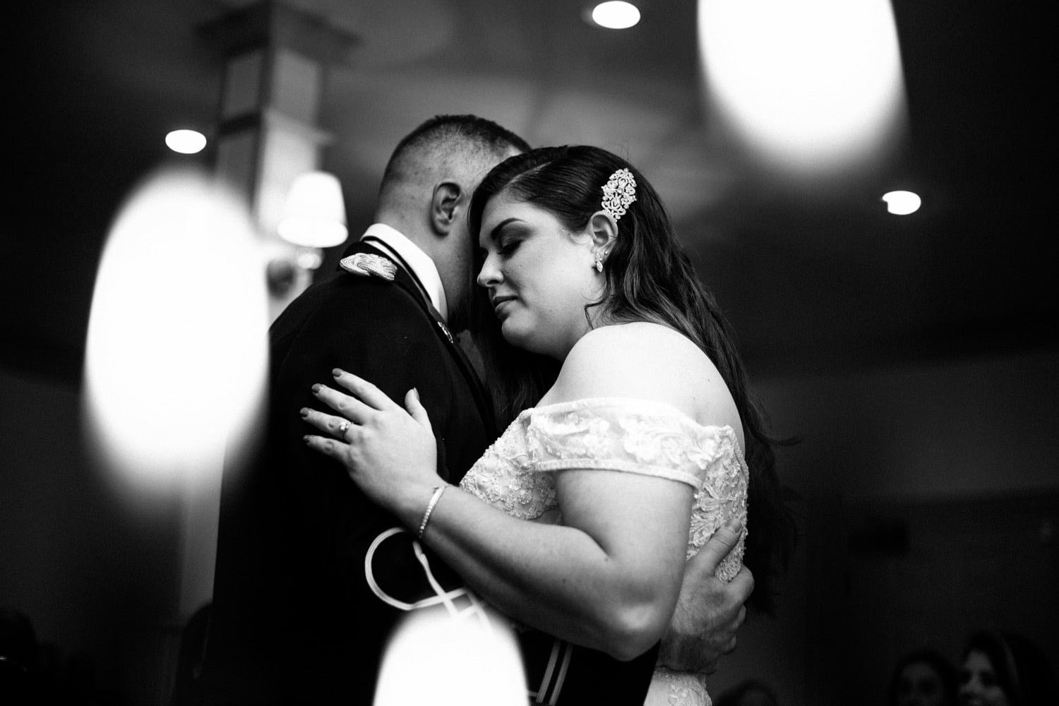 first-dance-for-couple-at-peel-mansion